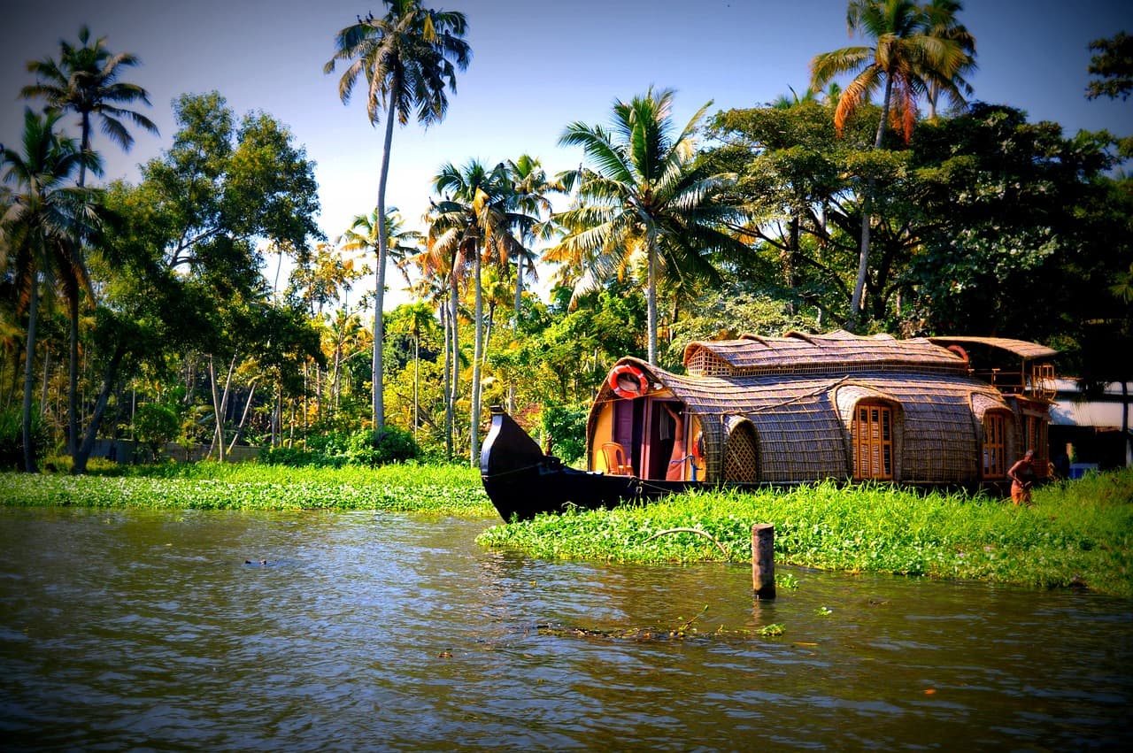 Ditch the Crowds: Unveiling Alleppey's Hidden Canals